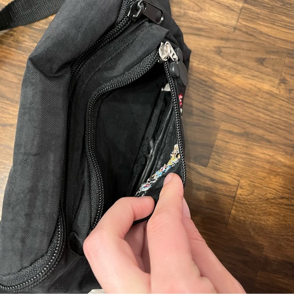 Disneyland Fanny Pack embroidered logo on black - Picture 4 of 7